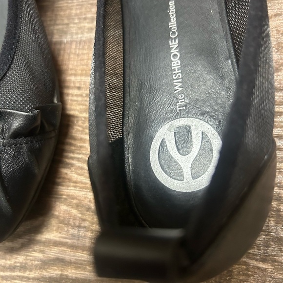 The Wishbone Collection 9M EUC near newBlack Leather Flats with Bow & mesh sides - Picture 5 of 13
